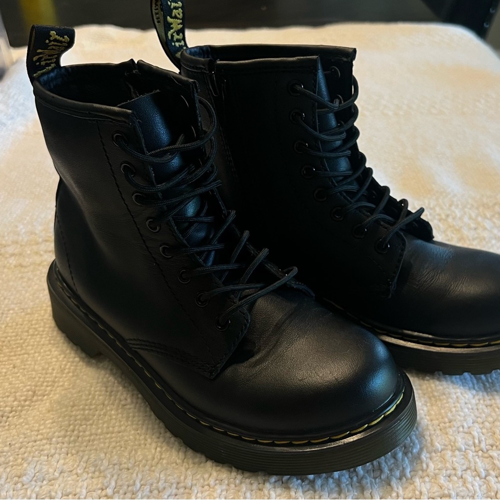 Youth Dr Martens sz 2 1460J